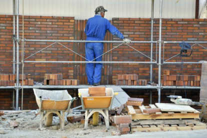 El sector de la construcción contabiliza 76 desempleados en el medio rural en mayo.