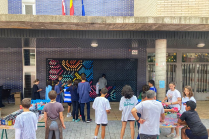 El proyecto Dar la Lata crea un nuevo mural de la mano de los alumnos del colegio Infantes de Lara de Soria.