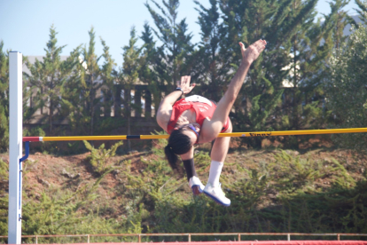Prueba de salto de altura en heptathlón femenino en las instalaciones de Los Pajaritos.