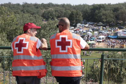 Dos miembros de Cruz Roja en Valonsadero