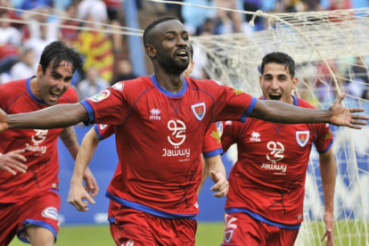 Diamanka celebra el gol en La Romareda que clasificaba el Numancia para la final del play off de ascenso en junio de 2018.
