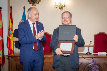 El homenaje al filósofo e intelectual ya fallecido fue en el Machado.