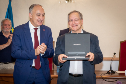 El homenaje al filósofo e intelectual ya fallecido fue en el Machado.