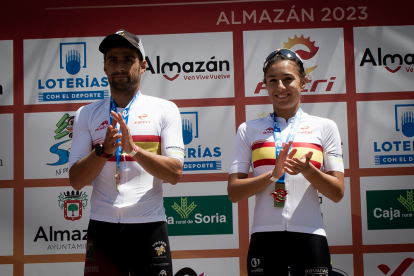 Los campeones de España de Triatlón Cros, Kevin Viñuelas y Marina Muñoz.ana renta