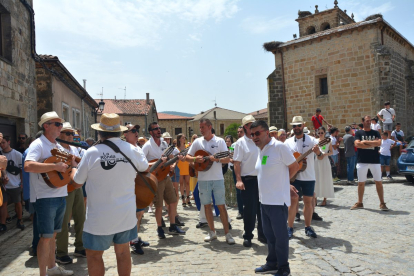 La ronda en Duruelo por Santa Marina