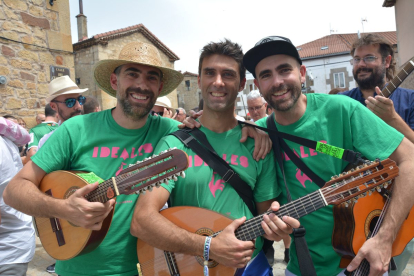 La ronda en Duruelo por Santa Marina