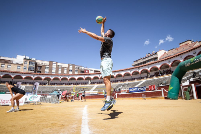 El torneo de Voley Plaza continúa en el coso de San Benito