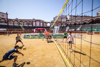 El torneo de Voley Plaza continúa en el coso de San Benito