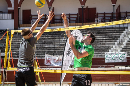 El torneo de Voley Plaza continúa en el coso de San Benito