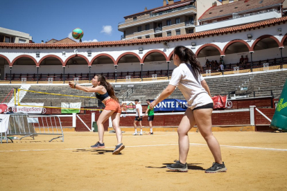 El torneo de Voley Plaza continúa en el coso de San Benito