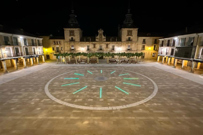 Plaza Mayor de El Burgo de Osma, recientemente reformada con nuevos juegos de luces.