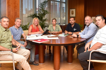 Reunión entre representantes de la Junta de Castilla y León y de la Federación de Deportes de Montaña y Escalada.