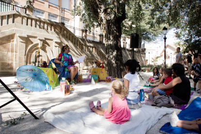 El teatro infantil dio ayer el protagonismo a los más pequeños del barrios.