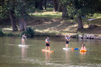 Soria capital marca este miércoles su récord de calor, así lo combaten los sorianos.