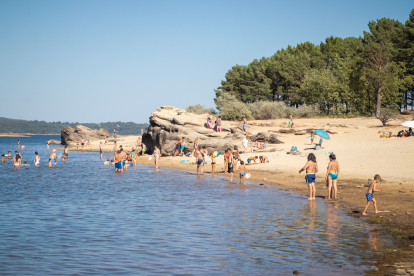 Bañistas en la Playa Pita de Soria en la tarde del viernes.