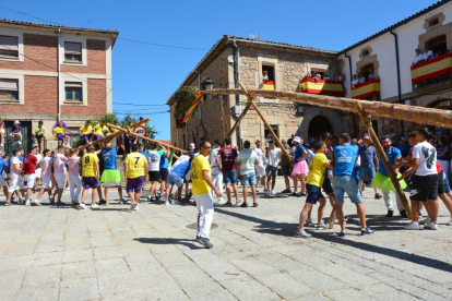 Pingada del Mayo en Vinuesa para iniciar las fiestas de 2023.