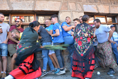 El ritual de la pinochada en Vinuesa