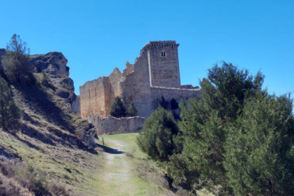 Vista del castillo de Ucero.