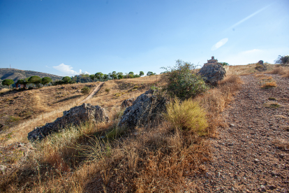 Restos de la muralla cuya traza se excavará junto a la ermita del Mirón. MARIO TEJEDOR