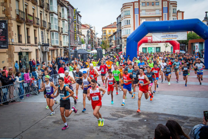 Más de 300 corredores recorrieron 10 km. de distancia