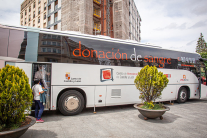 Autobús de donación de sangre. - MARIO TEJEDOR