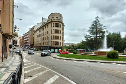 La rotonda al final del Espolón, enlace entre los carriles de la avenida de Valladolid y San Benito. J.A.C.