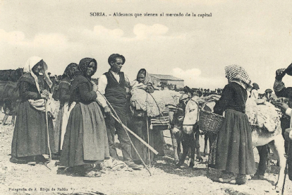 ‘Aldeanos que vienen al mercado de la capital’, postal de Aurelio Rioja (junio de 1908), del Museo Sorolla.