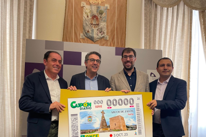 Serrano, Peregrina, Pareja y Gonzalo en la presentación del cupón en la sede de Diputación.