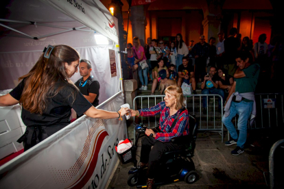 La Plaza Mayor abarrotada para disfrutar de los torreznos