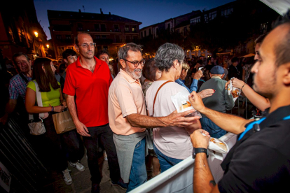 La Plaza Mayor abarrotada para disfrutar de los torreznos