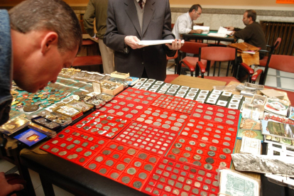 El Casino de Soria recupera su cita con la filatelia, la numismática y otros coleccionismos.