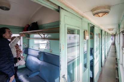 Visita de los trenes históricos del Torrenzo Express a Soria con vagones y locomotoras singulares.