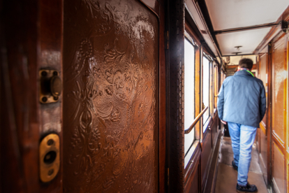 Visita de los trenes históricos del Torrenzo Express a Soria con vagones y locomotoras singulares.