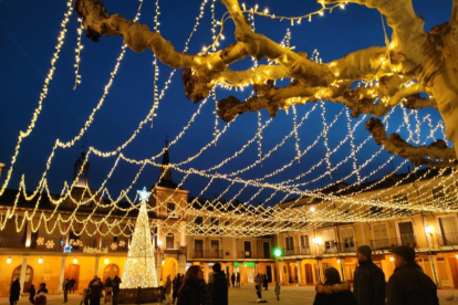 Iluminación navideña en El Burgo de Osma.