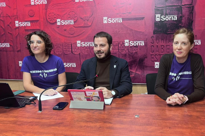 Blanca Villar, Eder García y Sere Benito en la presentación de las actividades de 'Soria Ciudad con Memoria'.