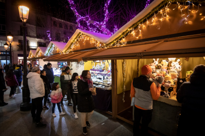 El mercado navideño está abierto hasta el día 7 en la plaza de las Mujeres.
