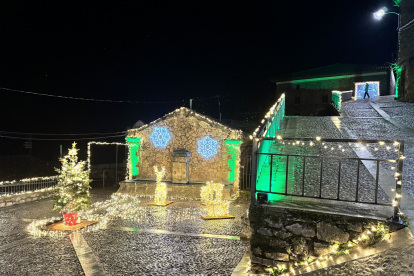 Iberdrola lleva su iluminación navideña hasta Montenegro de Cameros.