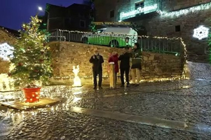 Iberdrola ha escogido Montenegro de Cameros para su encendido navideño. La pequeña localidad de Soria ha recibido las luces de Navidad de la compañía para engalanar sus casas de piedra y sus cuestas a modo de belén a tamaño real.