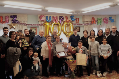Aurora Cervero celebra su centenario en Serón.