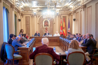 Corporación de la Diputación de Soria en el pleno de Presupuestos.