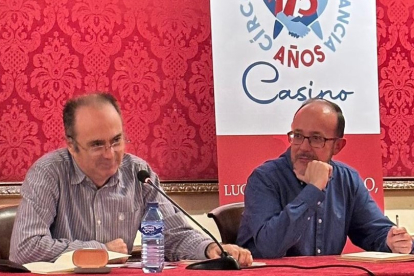 Fotografía de la presentación de “Estancia de la plenitud” de Fermín Herrero en el Círculo Amistad Numancia de Soria y cartel anunciador de la misma, con la portada del libro.