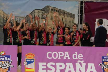 Las chicas del alevín lograron un oro histórico para el voleibol soriano.