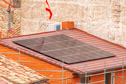 Una instalación fotovoltaica en una obra en la provincia