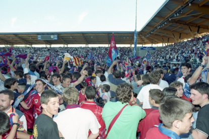 El primer ascenso a 1ª división se consiguió en 1999