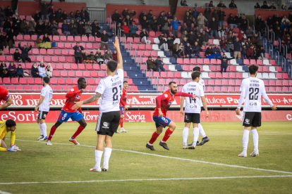 En Numancia celebra el 25 aniversario de Los Pajaritos con una victoria ante la Segoviana.