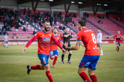 En Numancia celebra el 25 aniversario de Los Pajaritos con una victoria ante la Segoviana.