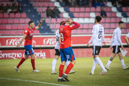 En Numancia celebra el 25 aniversario de Los Pajaritos con una victoria ante la Segoviana.