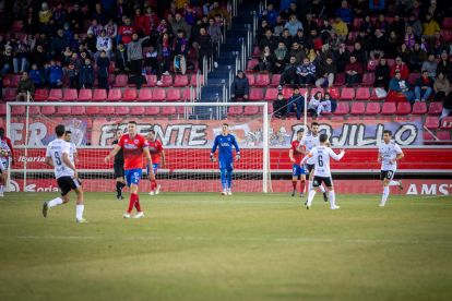 En Numancia celebra el 25 aniversario de Los Pajaritos con una victoria ante la Segoviana.