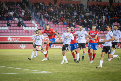 En Numancia celebra el 25 aniversario de Los Pajaritos con una victoria ante la Segoviana.