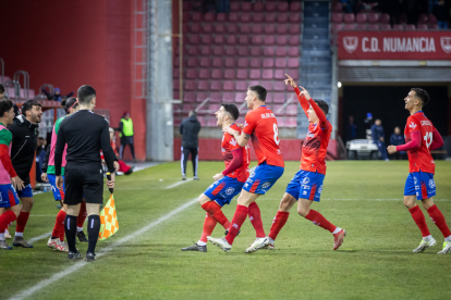 En Numancia celebra el 25 aniversario de Los Pajaritos con una victoria ante la Segoviana.